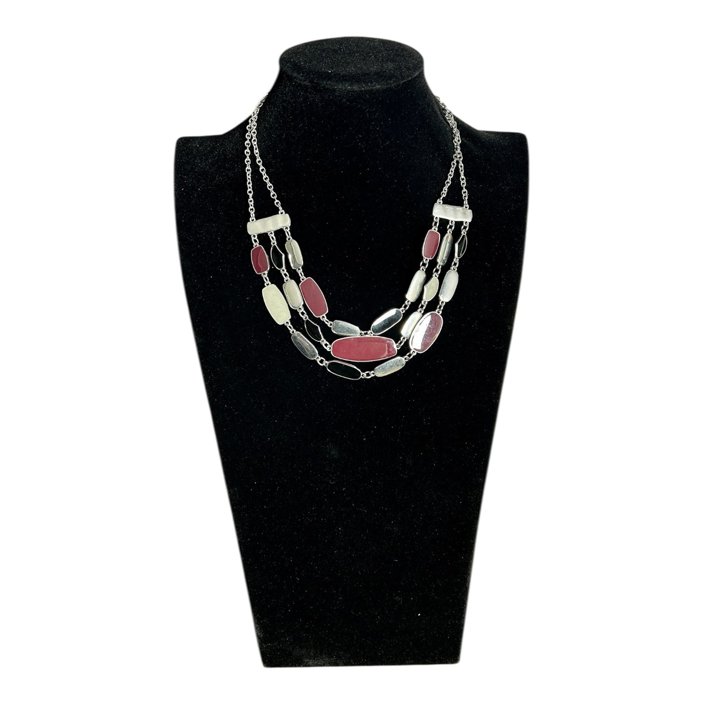 Collar triple de piedras en vino, gris y plateado
