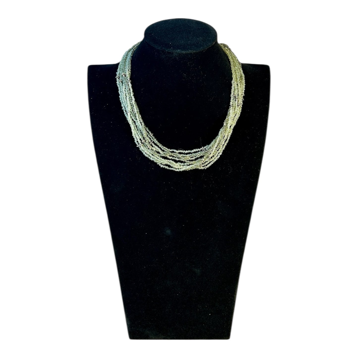 Collar multihilos trenzado