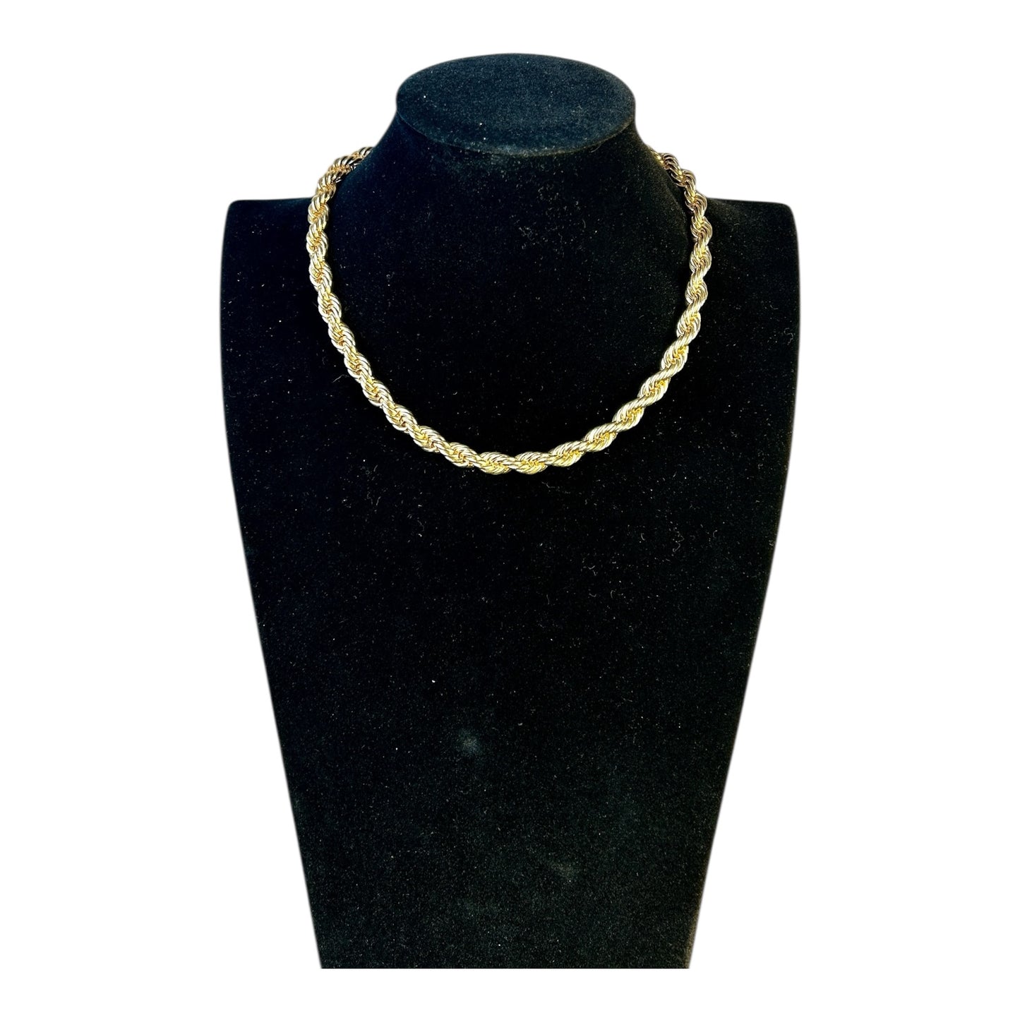 Collar corto dorado trenzado