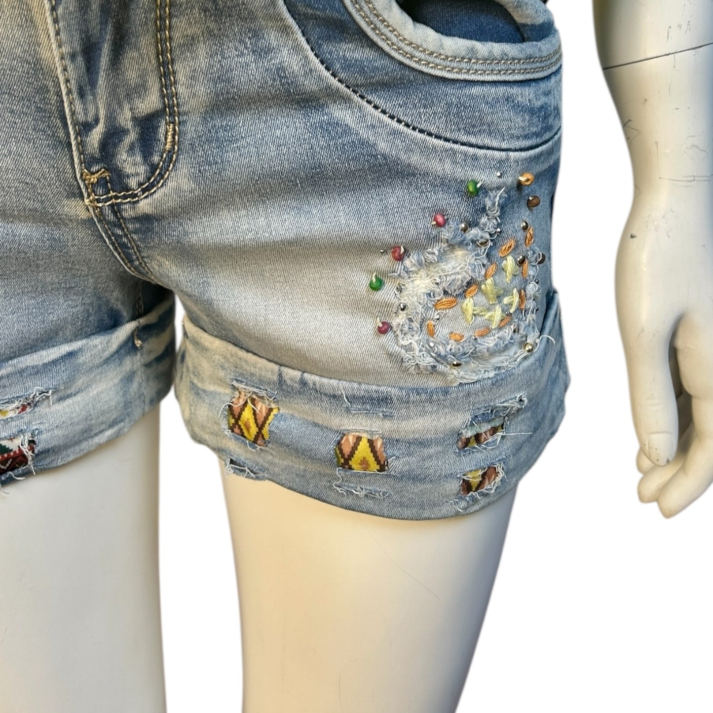 Shorts de Mezclilla Bordados Boho