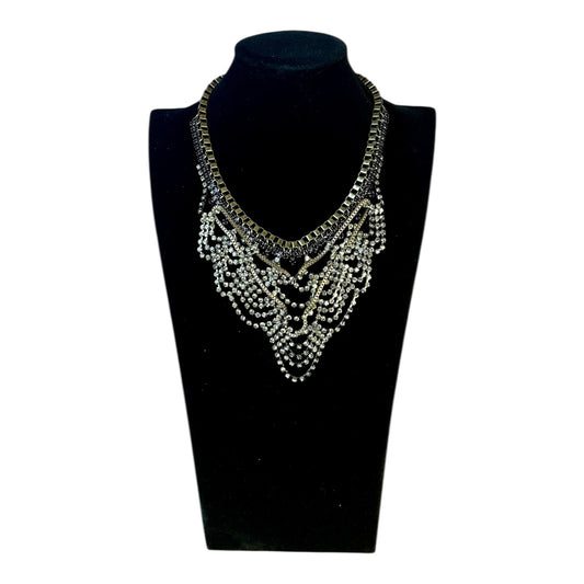 Collar babero con cadenas de strass