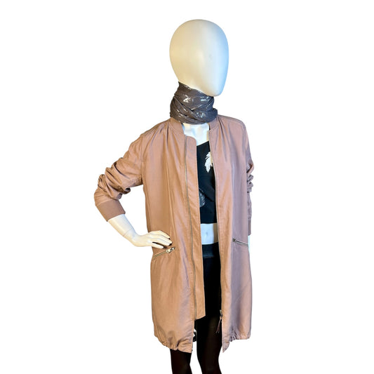 Abrigo Ligero Rosa Nude con Cremalleras - Luna Indomita