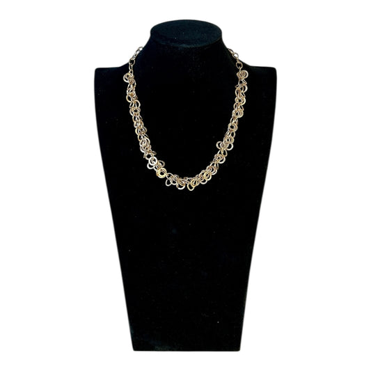 Collar corto de eslabones dorados