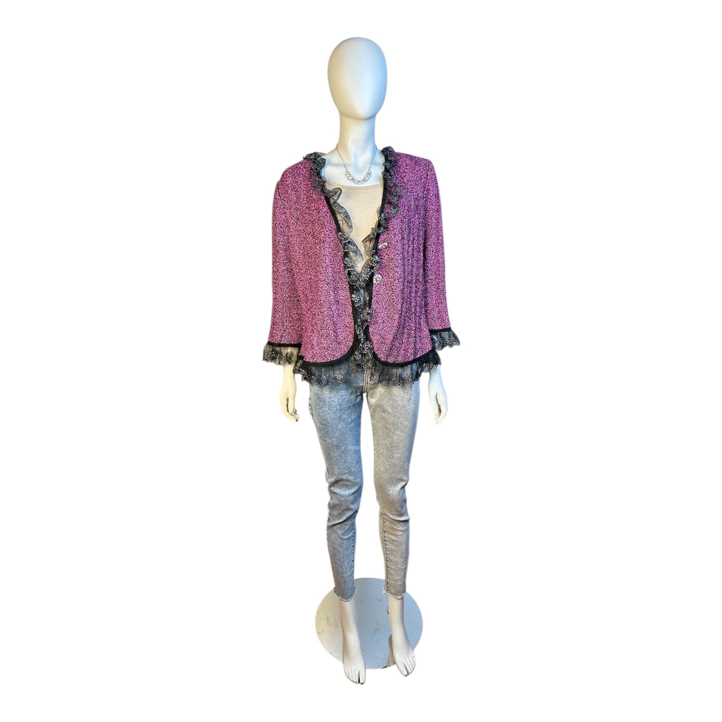 Chaqueta Fucsia con Encaje Negro y Volantes