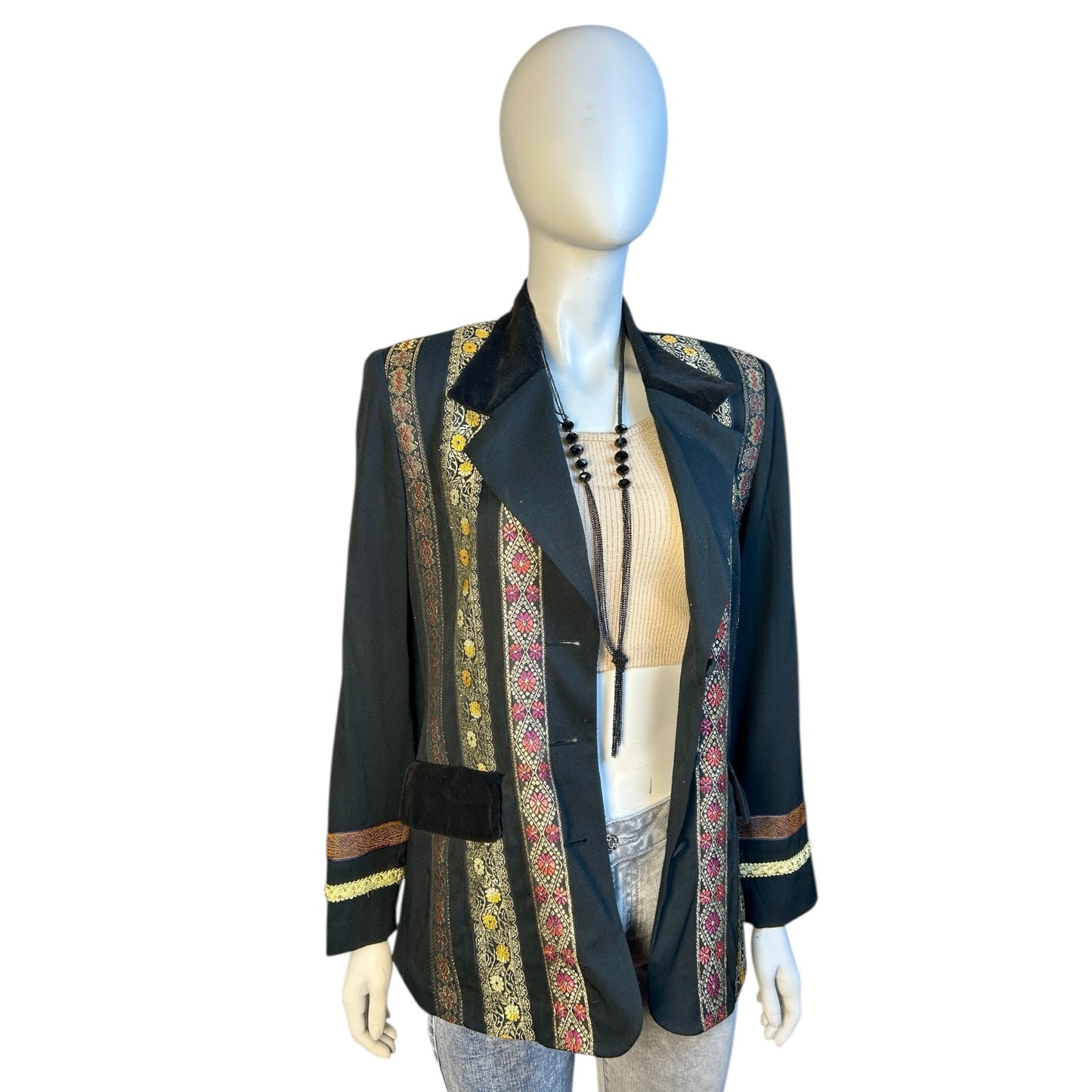 Blazer Étnico Negro con Detalles Dorados y Bordado Multicolor