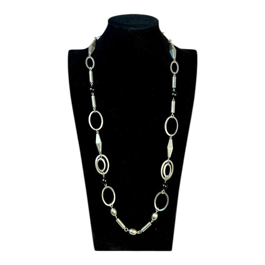 Collar largo de figuras geométricas