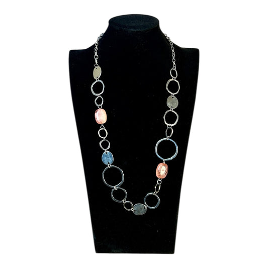 Collar largo de eslabones y piedras