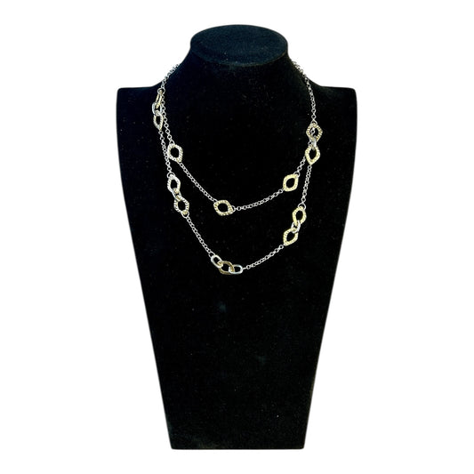 Collar de eslabones dorados y cadena plateada