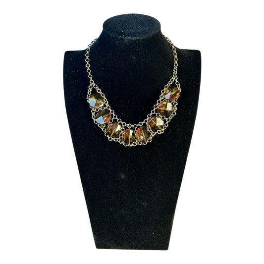 Collar con cristales facetados