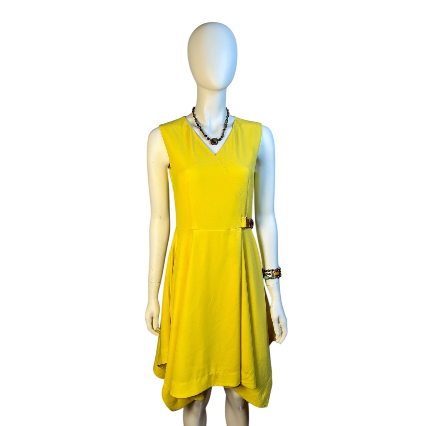Vestido Amarillo con Corte Asimétrico