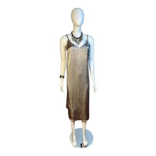 Vestido Lencero Satinado en Tono Champaña