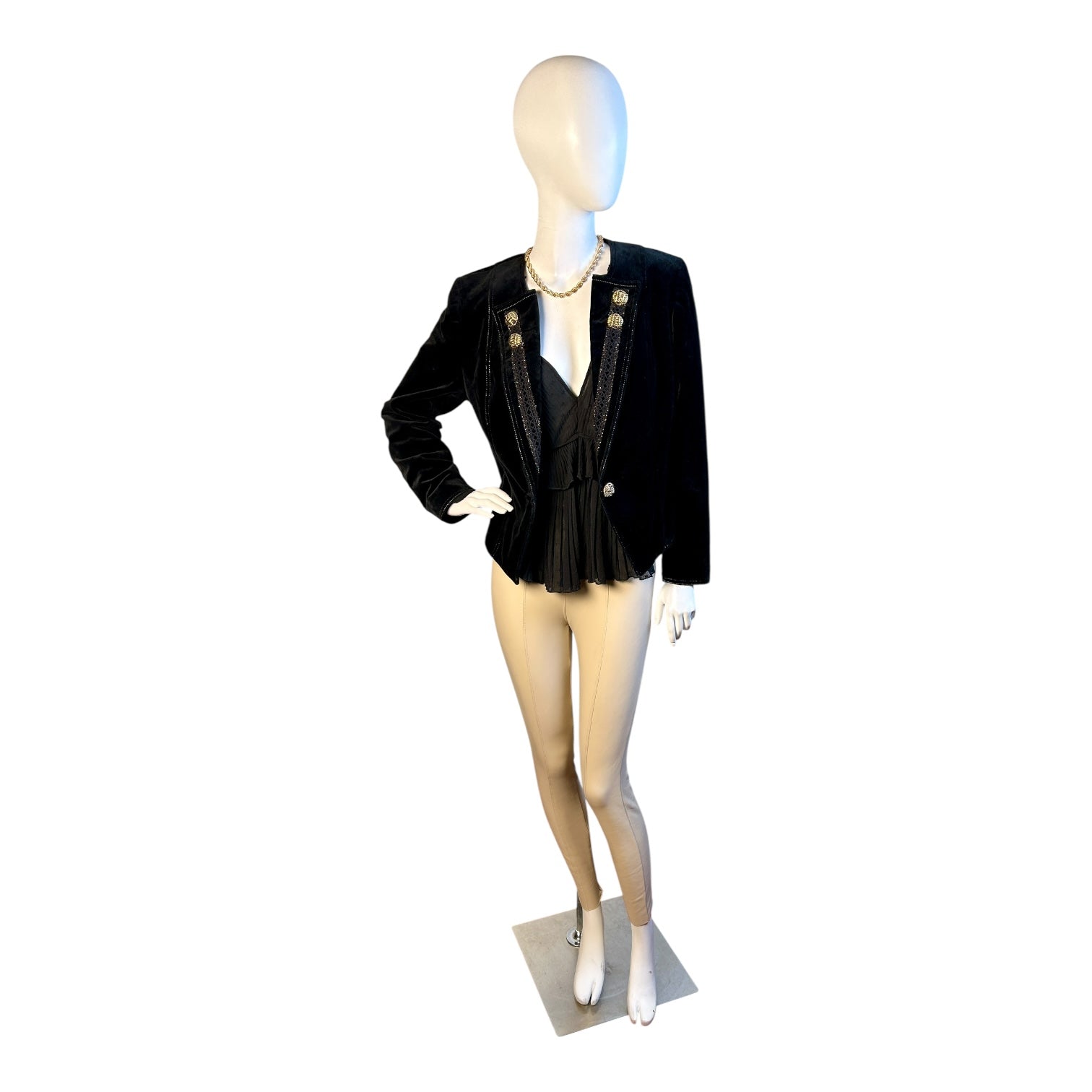 Blazer Corto de Terciopelo Negro con Botones Dorados --> FALTA TALLA#### - Luna Indomita