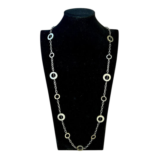 Collar largo geométrico plateado