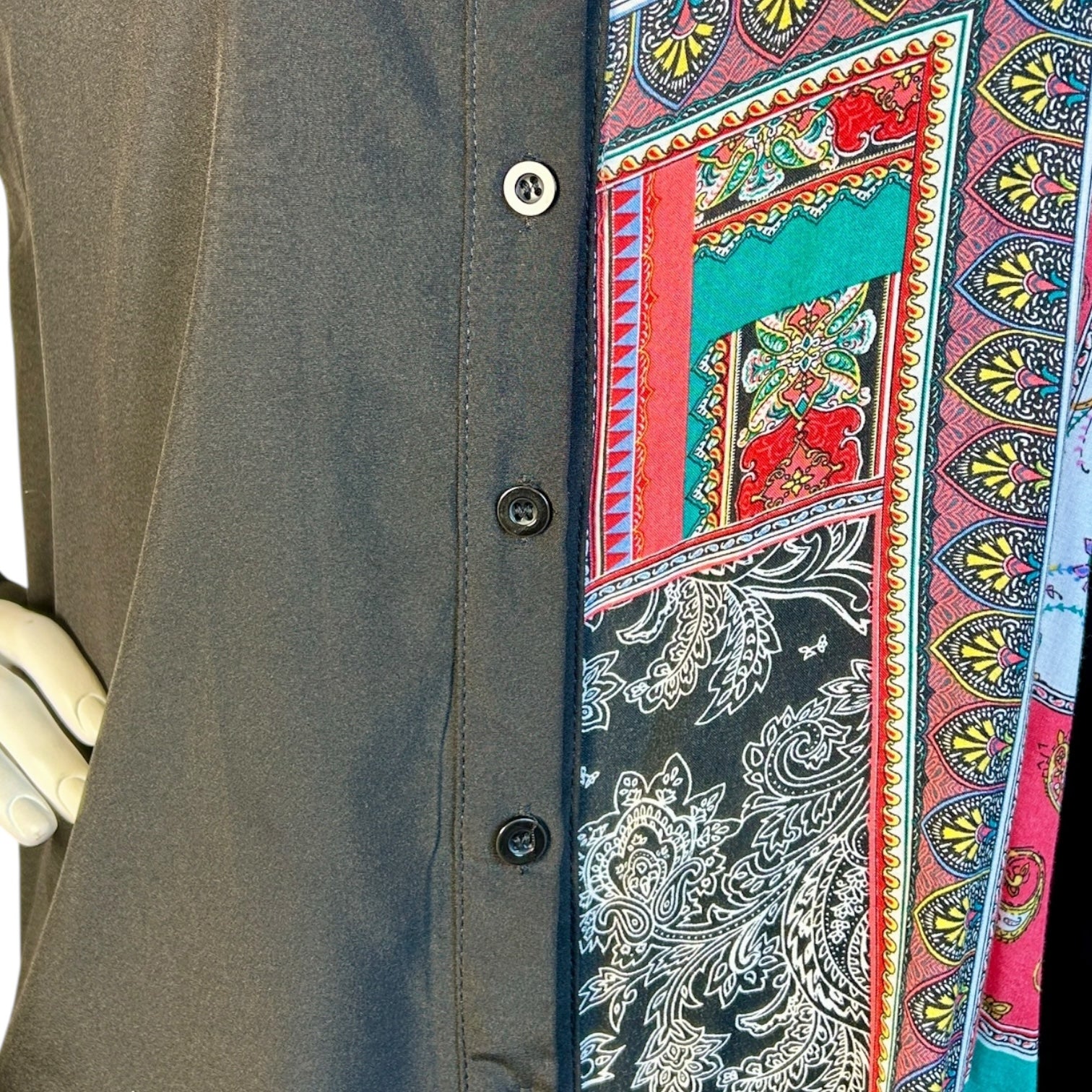 Blusa Negra con Panel Estampado Multicolor - Luna Indomita