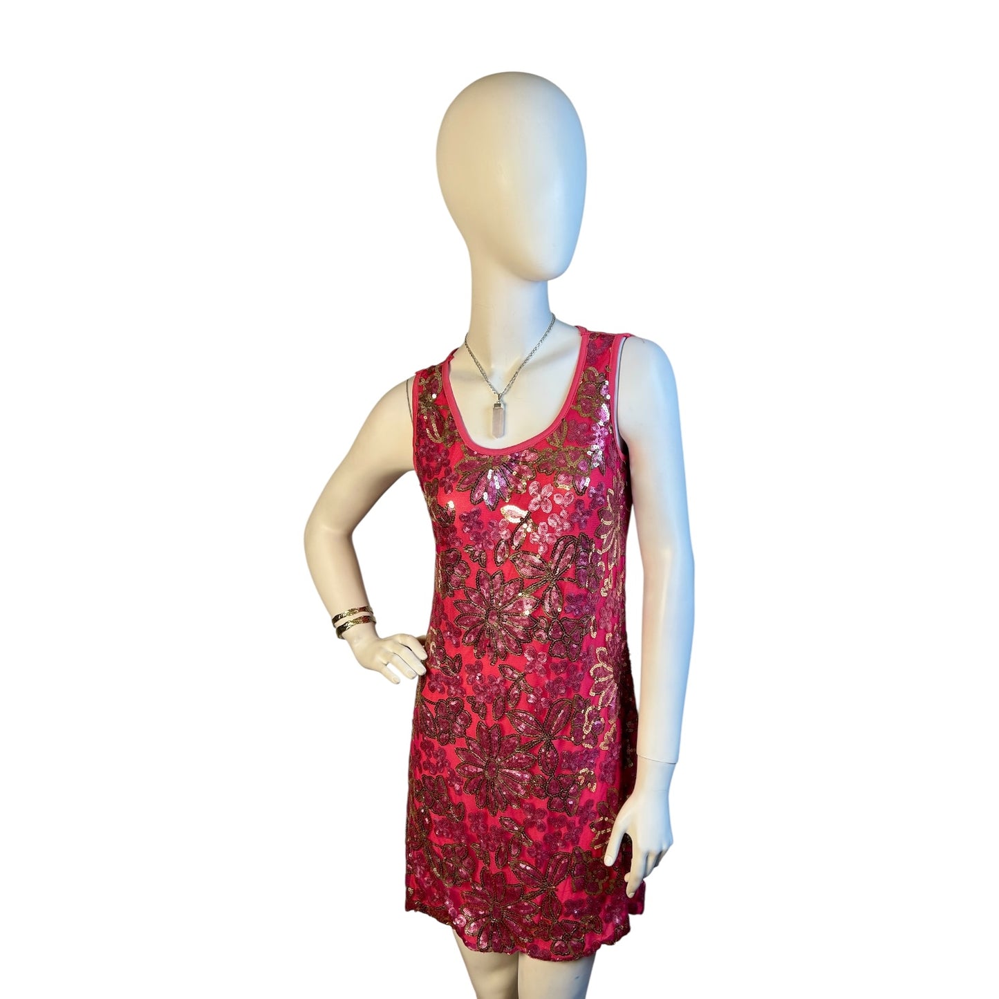 Vestido Rosa con Lentejuelas Florales Bordadas - Luna Indomita