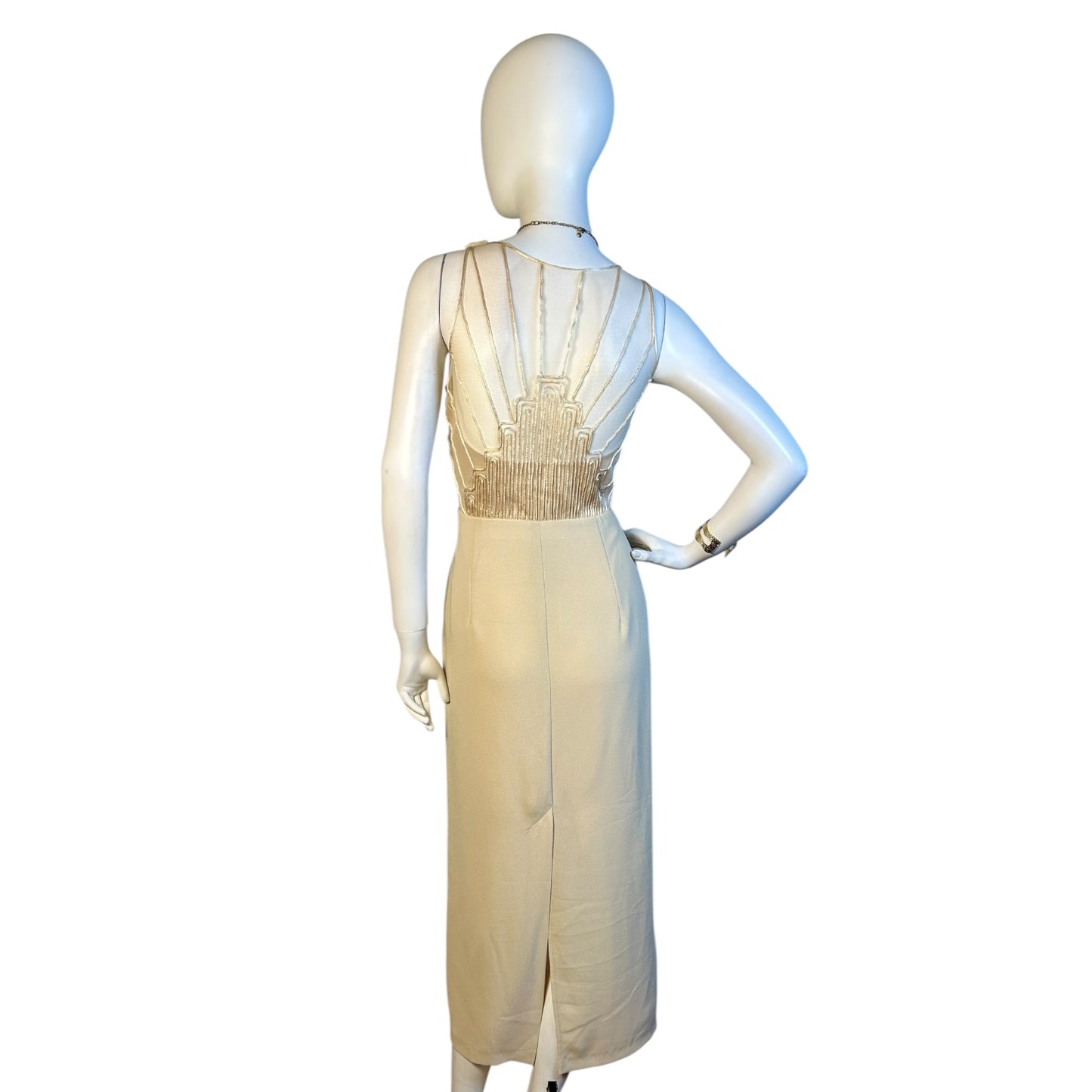 Vestido Largo Champagne con Espalda Bordada - Luna Indomita