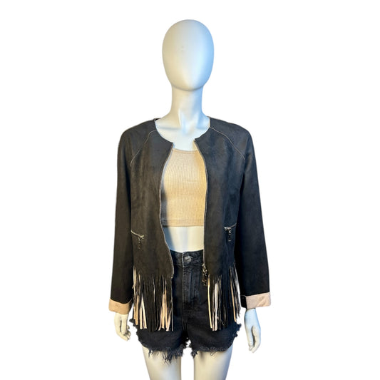 Chaqueta Negra con Flecos en Contraste