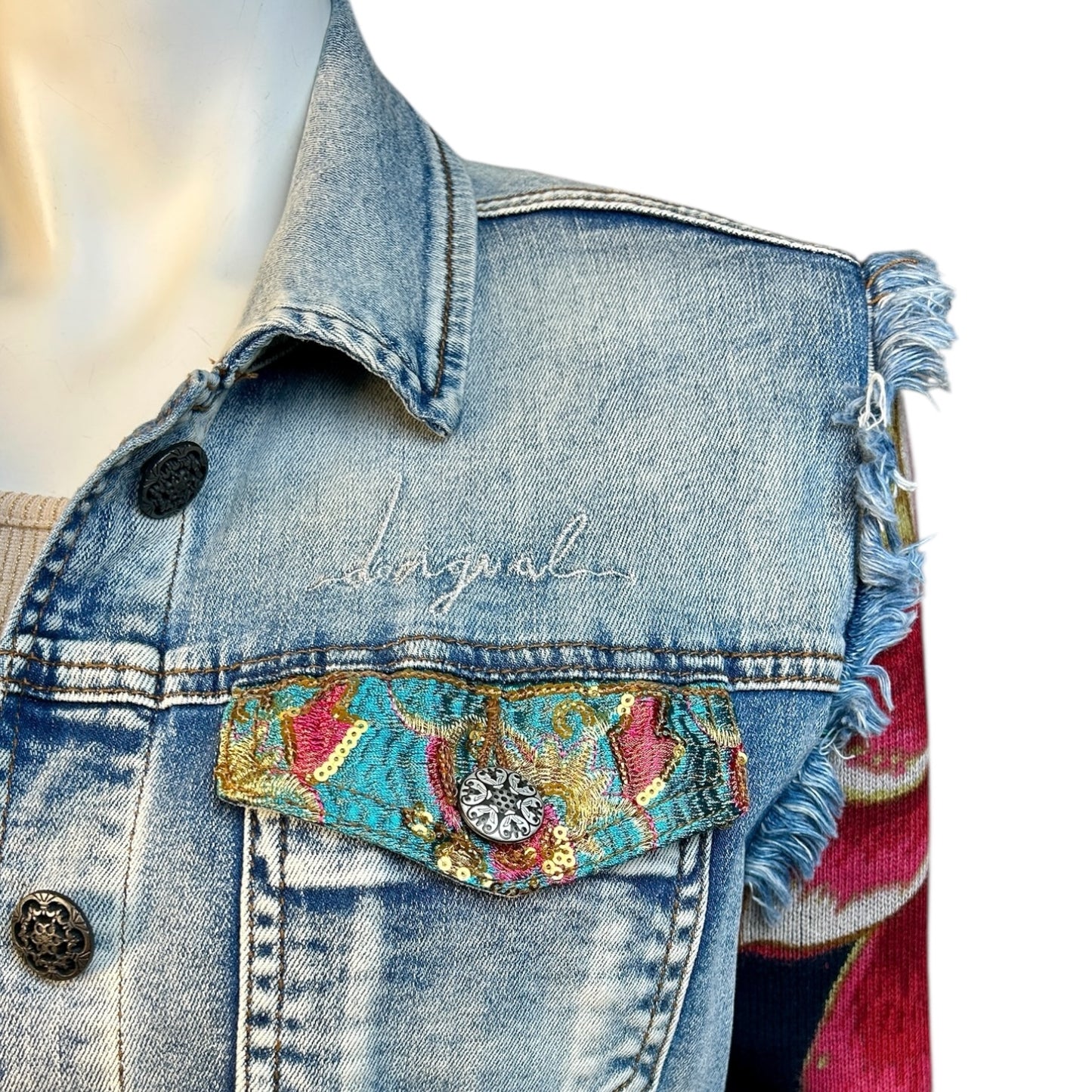 Chaqueta Denim Patchwork con Mangas Bordadas – by DESIGUAL