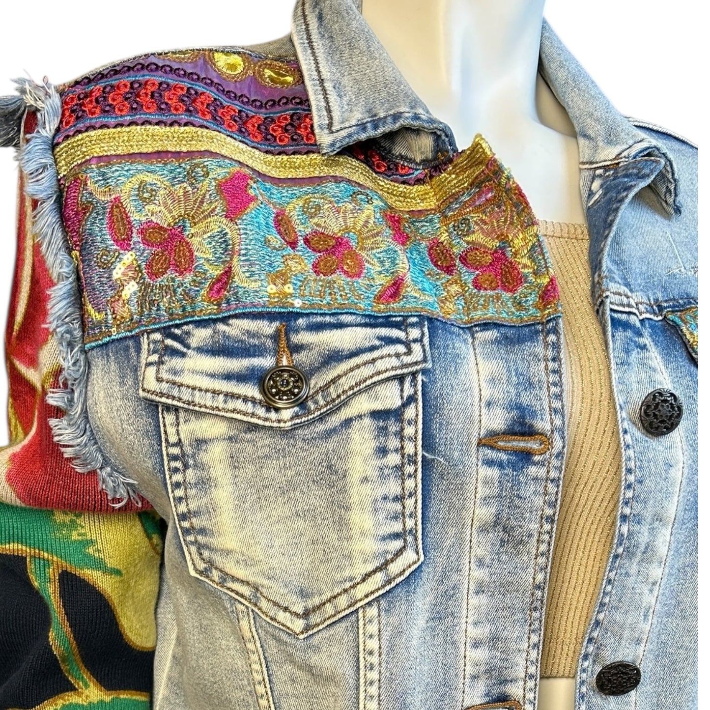 Chaqueta Denim Patchwork con Mangas Bordadas – by DESIGUAL