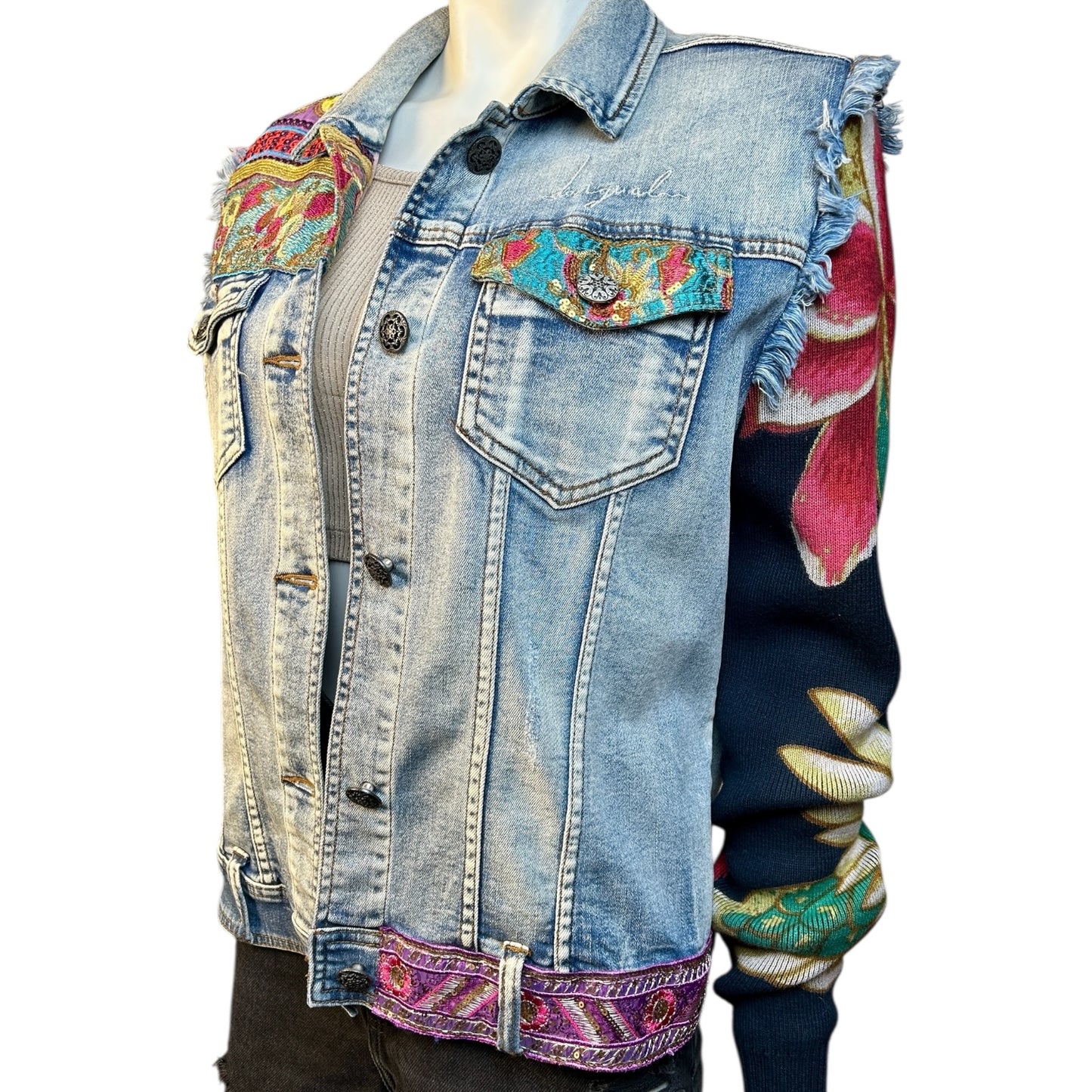 Chaqueta Denim Patchwork con Mangas Bordadas – by DESIGUAL