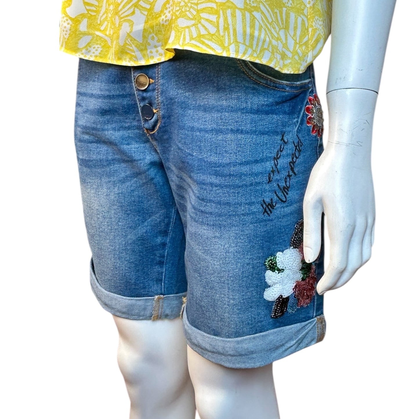 Short Desigual con Bordado Floral y Mariposa