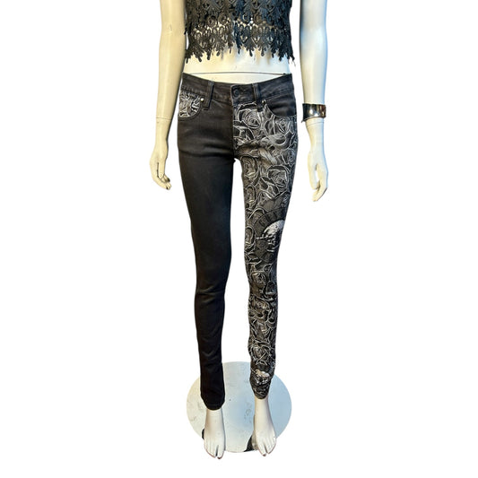 Jeans Negros Estilo Rocker con Estampado Guns N' Roses