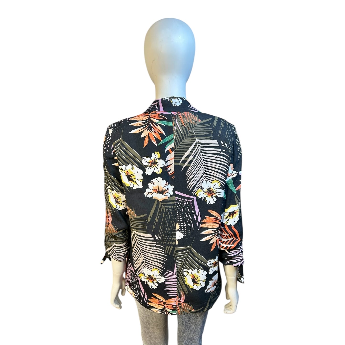 Blazer Tropical Negro con Estampado de Hojas y Flores